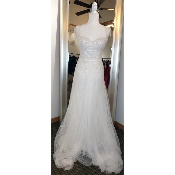 Victoria Kyriakides Majestic Wedding Dress - Picture 5 of 7